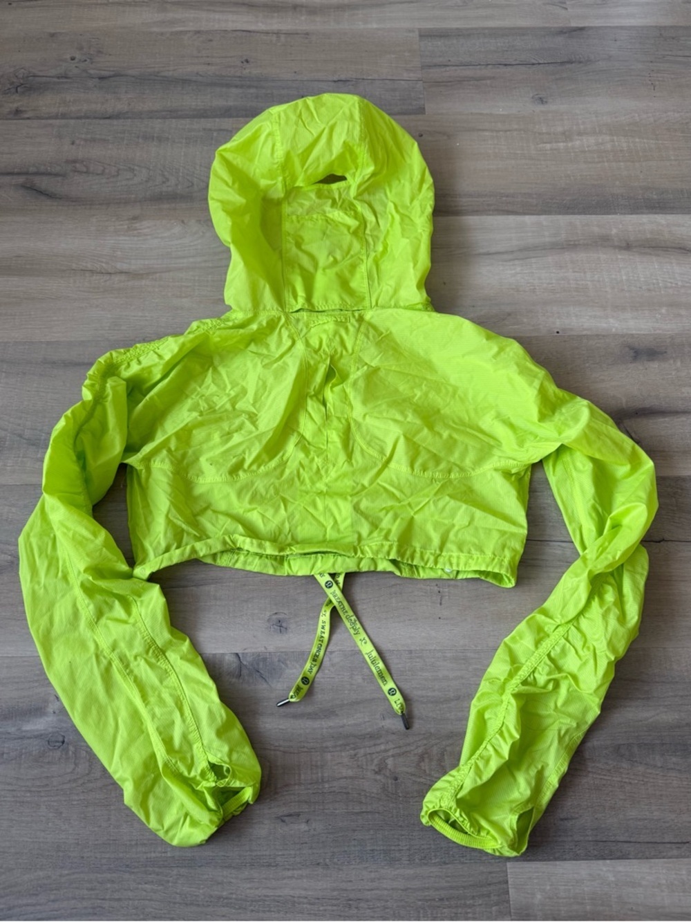 Lululemon Neon Yellow Clear Intention Cropped Windbreaker Jacket - US 6 (Small) - Picture 3 of 5